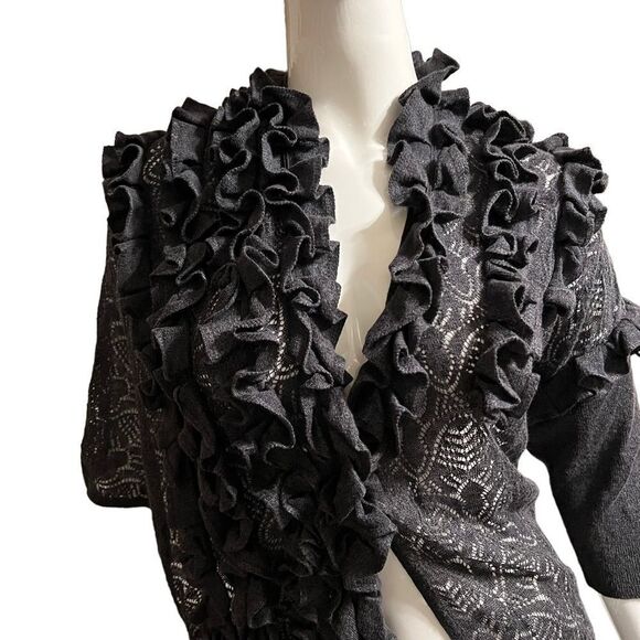 Moth Anthropologie Top Blk Asymmetric Lace Ruffled Cold Shoulder Sleeve Size M/L - Picture 3 of 13